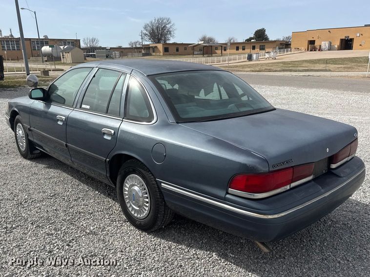 image for item ET1587 1997 Ford Crown Victoria Police Interceptor 