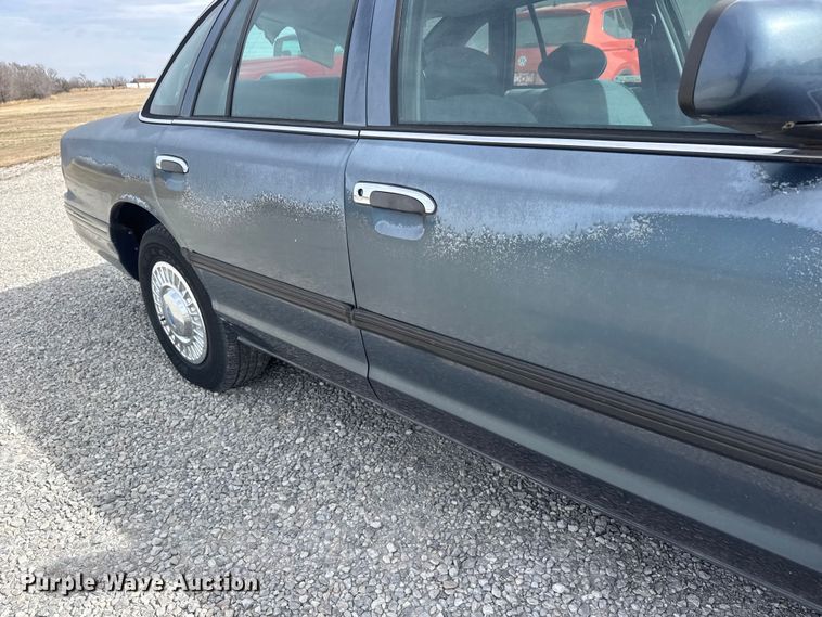 image for item ET1587 1997 Ford Crown Victoria Police Interceptor 