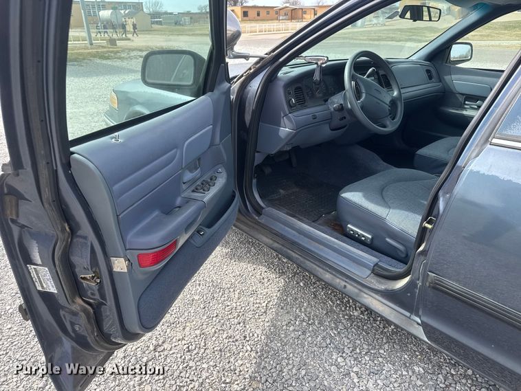 image for item ET1587 1997 Ford Crown Victoria Police Interceptor 