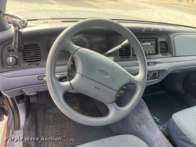 image for item ET1587 1997 Ford Crown Victoria Police Interceptor 