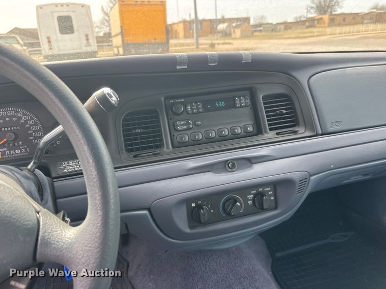 image for item ET1587 1997 Ford Crown Victoria Police Interceptor 