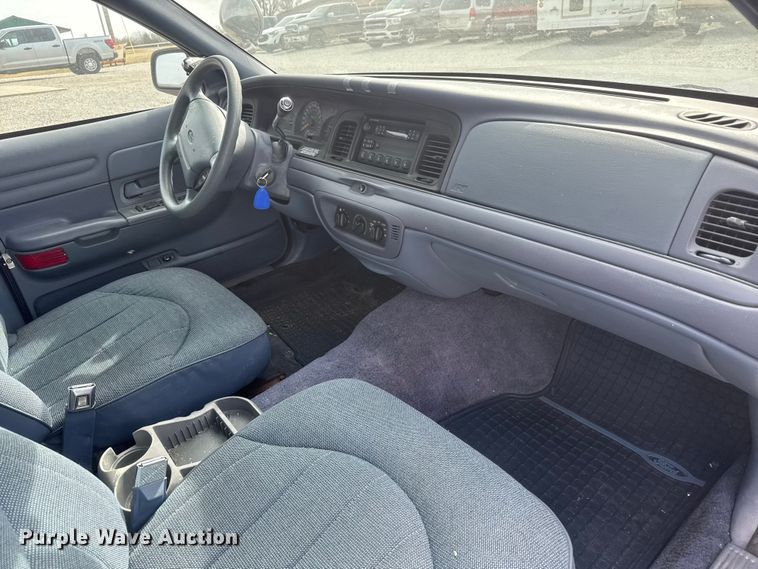 image for item ET1587 1997 Ford Crown Victoria Police Interceptor 