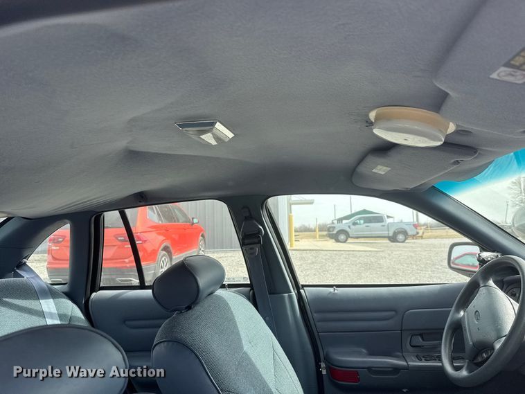 image for item ET1587 1997 Ford Crown Victoria Police Interceptor 