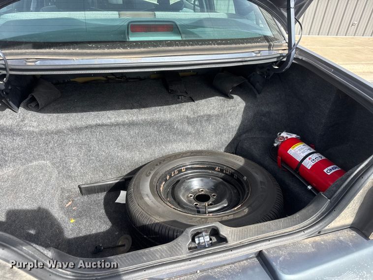 image for item ET1587 1997 Ford Crown Victoria Police Interceptor 