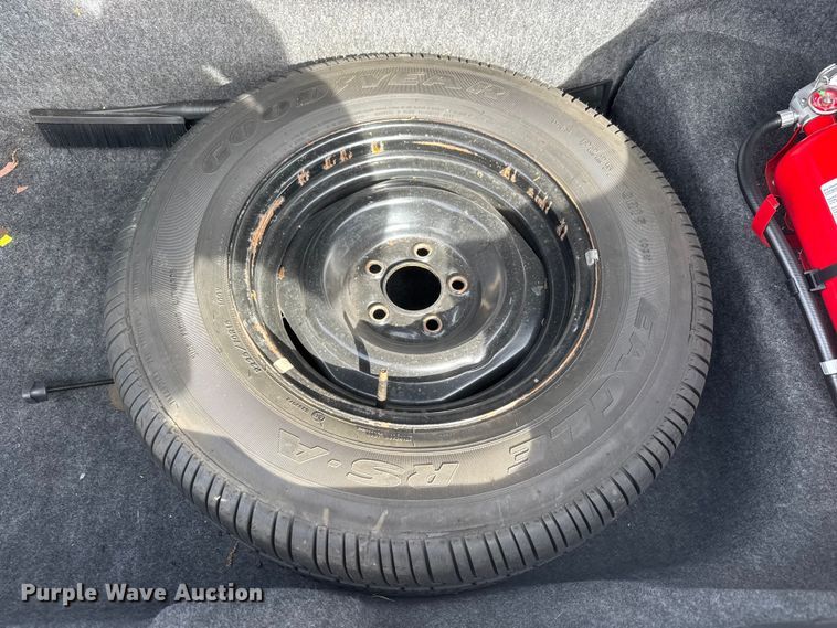 image for item ET1587 1997 Ford Crown Victoria Police Interceptor 