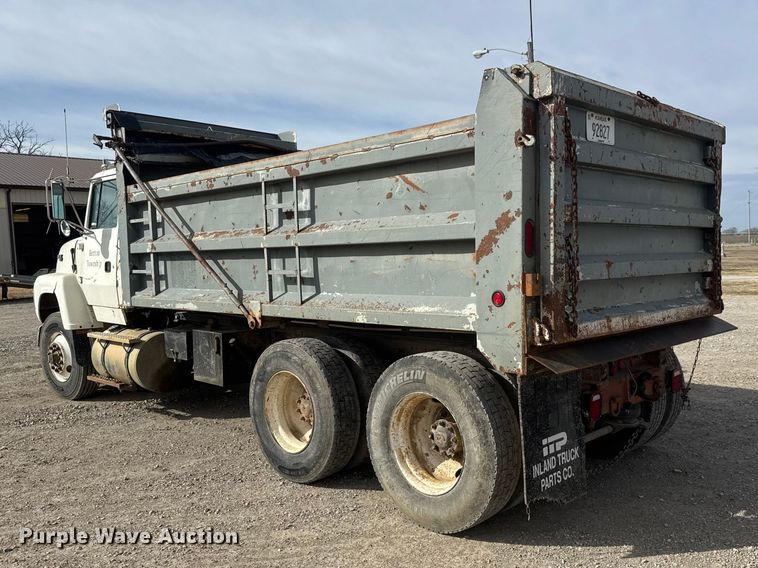 image for item ET1590 1994 Ford Aeromax L9000 dump truck