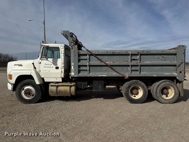 image for item ET1590 1994 Ford Aeromax L9000 dump truck