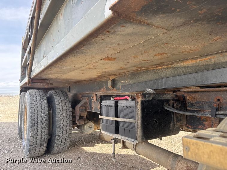 image for item ET1590 1994 Ford Aeromax L9000 dump truck