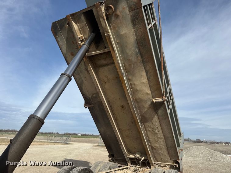 image for item ET1590 1994 Ford Aeromax L9000 dump truck