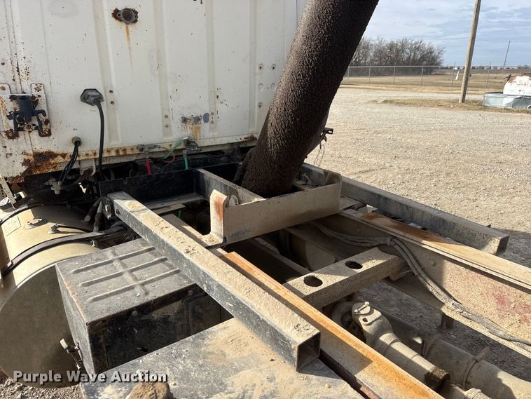 image for item ET1590 1994 Ford Aeromax L9000 dump truck