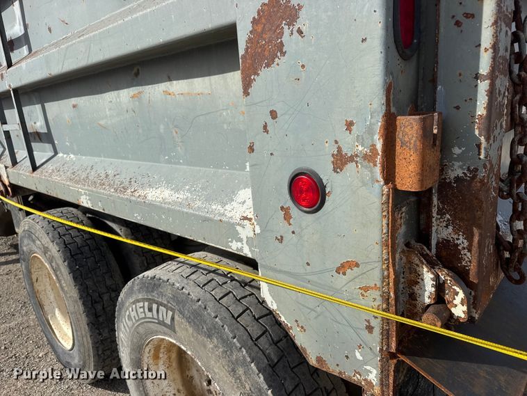 image for item ET1590 1994 Ford Aeromax L9000 dump truck