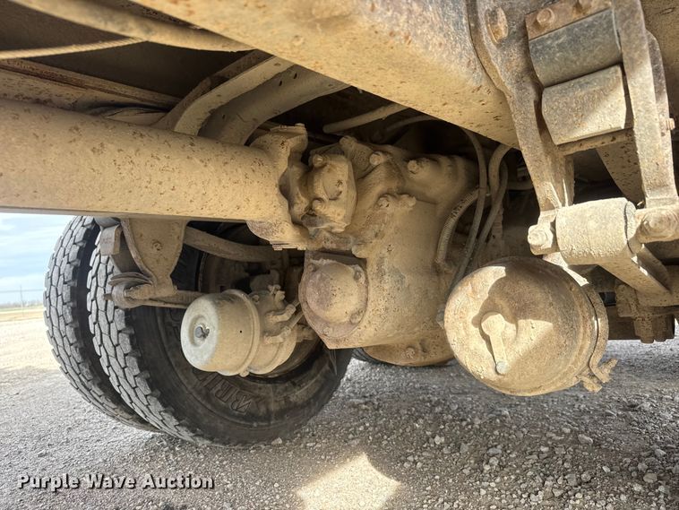 image for item ET1590 1994 Ford Aeromax L9000 dump truck