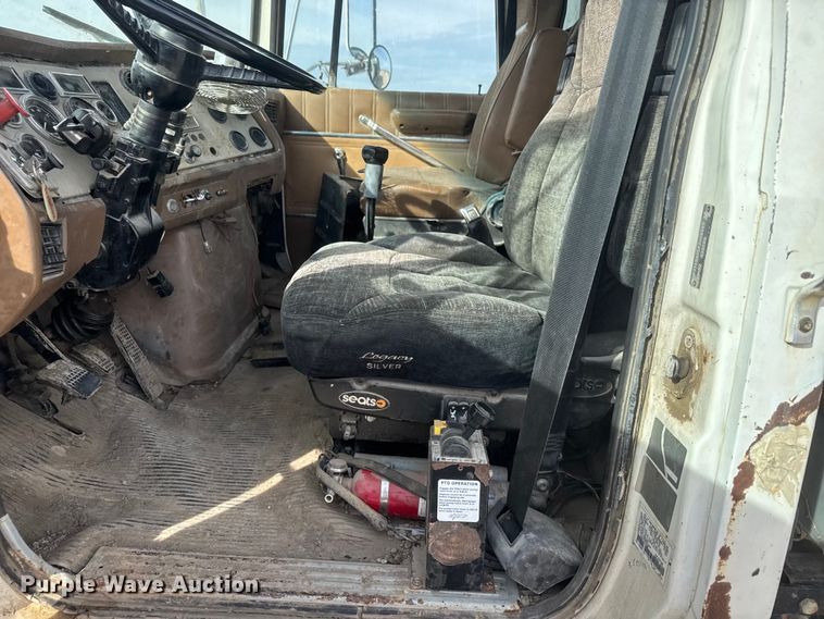 image for item ET1590 1994 Ford Aeromax L9000 dump truck