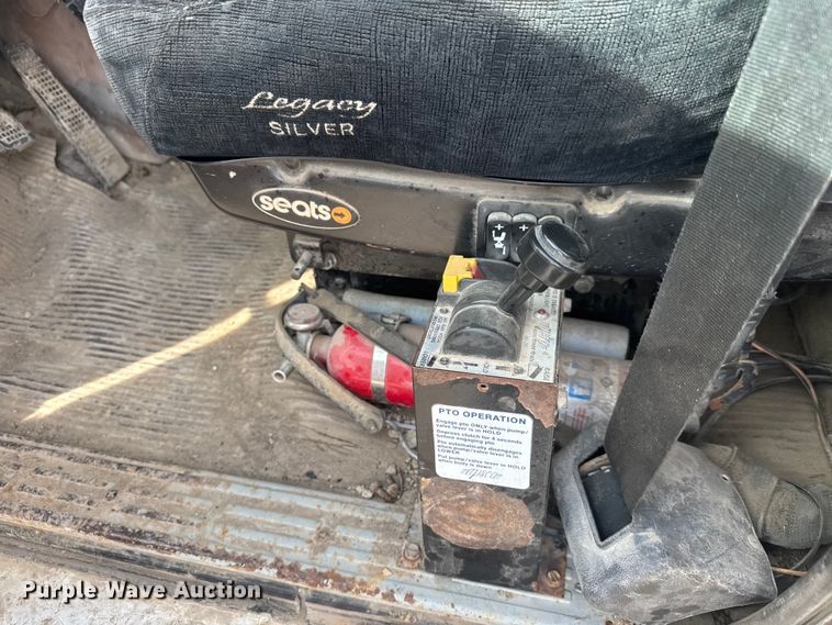 image for item ET1590 1994 Ford Aeromax L9000 dump truck