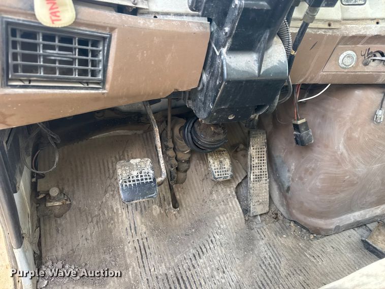 image for item ET1590 1994 Ford Aeromax L9000 dump truck