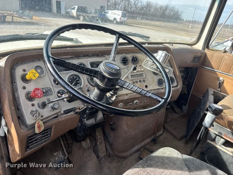 image for item ET1590 1994 Ford Aeromax L9000 dump truck