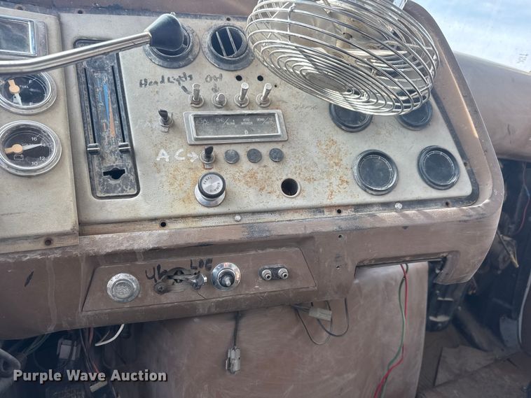 image for item ET1590 1994 Ford Aeromax L9000 dump truck