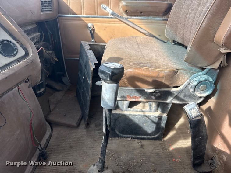 image for item ET1590 1994 Ford Aeromax L9000 dump truck