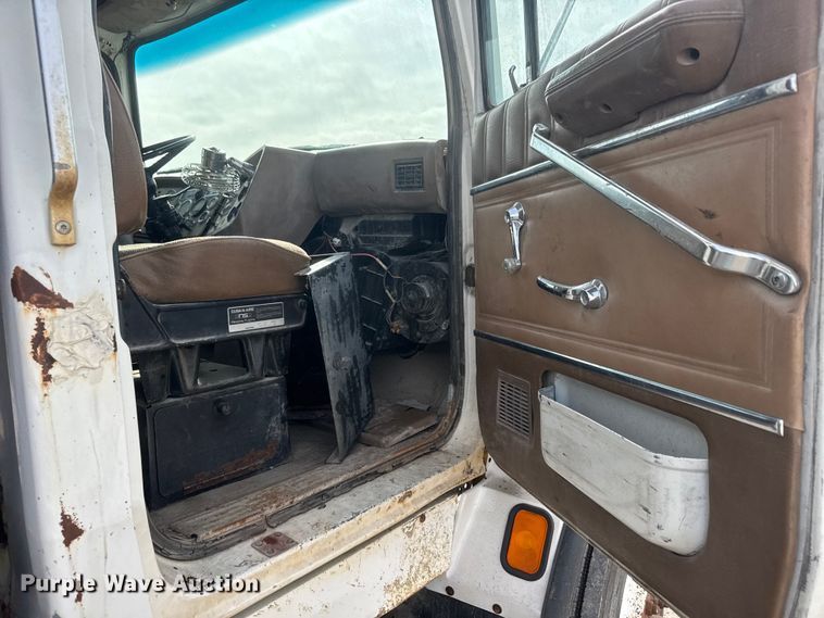 image for item ET1590 1994 Ford Aeromax L9000 dump truck