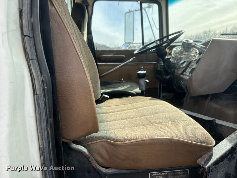 image for item ET1590 1994 Ford Aeromax L9000 dump truck