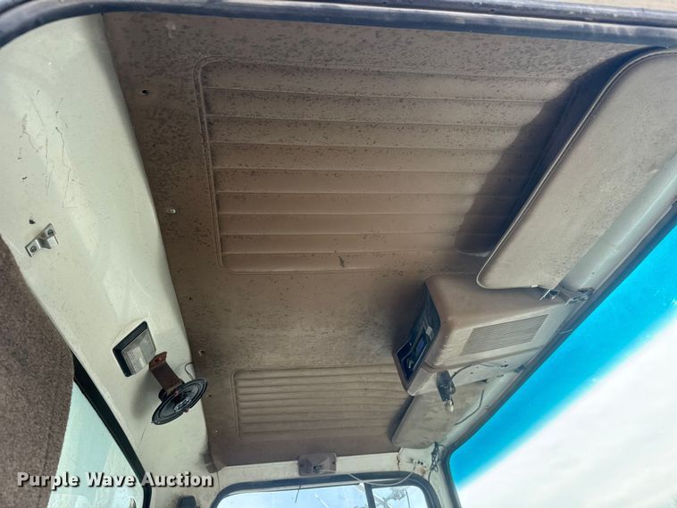 image for item ET1590 1994 Ford Aeromax L9000 dump truck