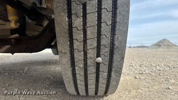 image for item ET1590 1994 Ford Aeromax L9000 dump truck