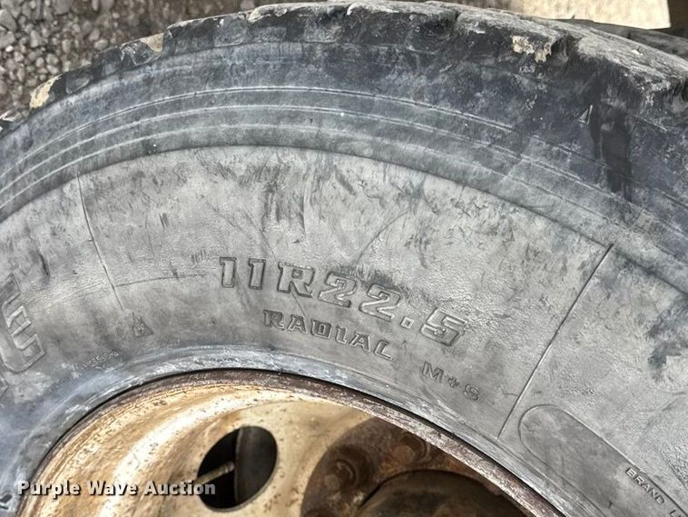 image for item ET1590 1994 Ford Aeromax L9000 dump truck