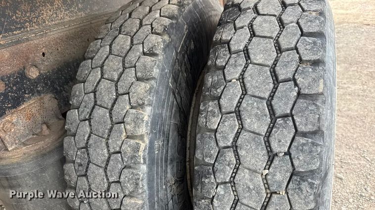 image for item ET1590 1994 Ford Aeromax L9000 dump truck