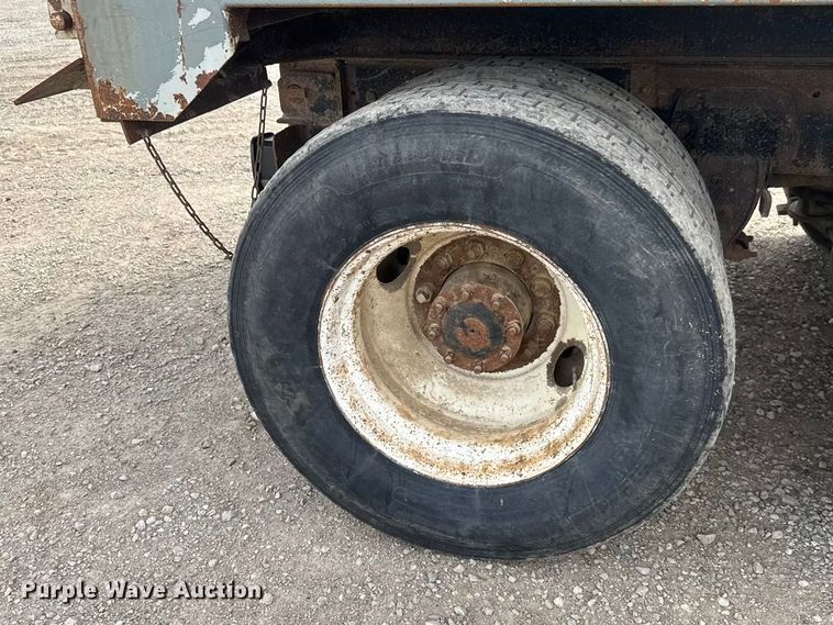 image for item ET1590 1994 Ford Aeromax L9000 dump truck