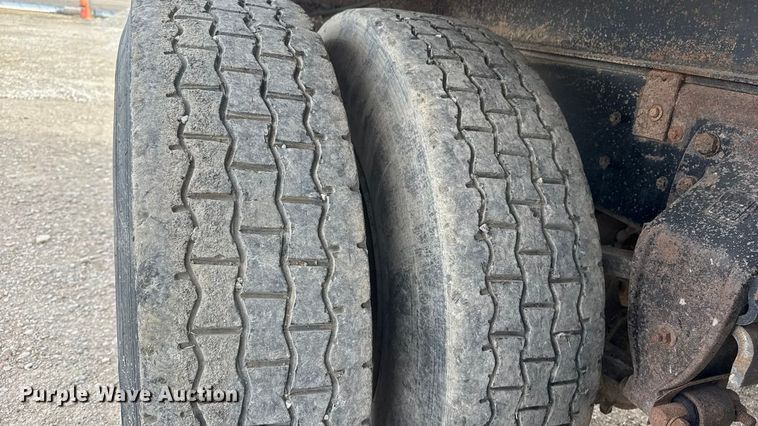 image for item ET1590 1994 Ford Aeromax L9000 dump truck