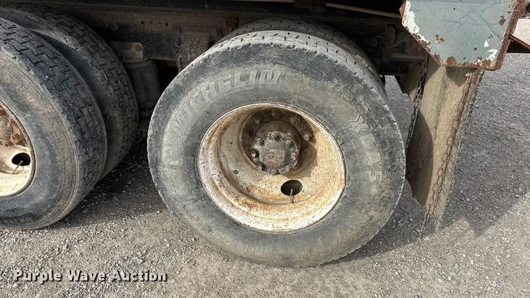 image for item ET1590 1994 Ford Aeromax L9000 dump truck