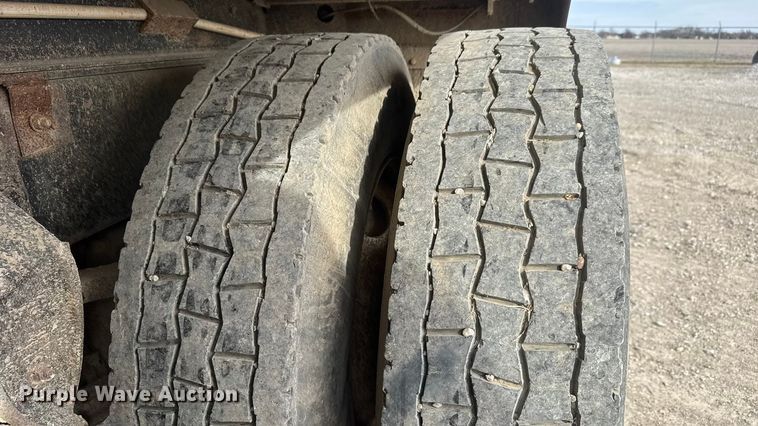 image for item ET1590 1994 Ford Aeromax L9000 dump truck