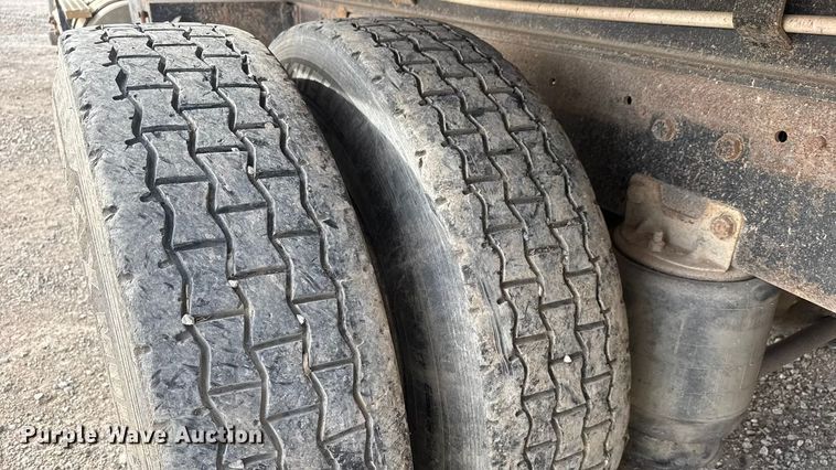 image for item ET1590 1994 Ford Aeromax L9000 dump truck