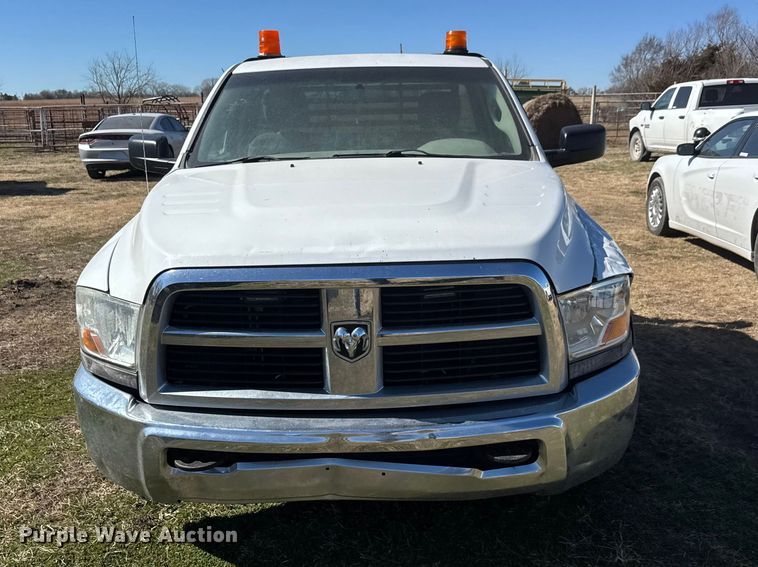 image for item ET1598 2010 Dodge RAM 2500 flatbed pickup truck