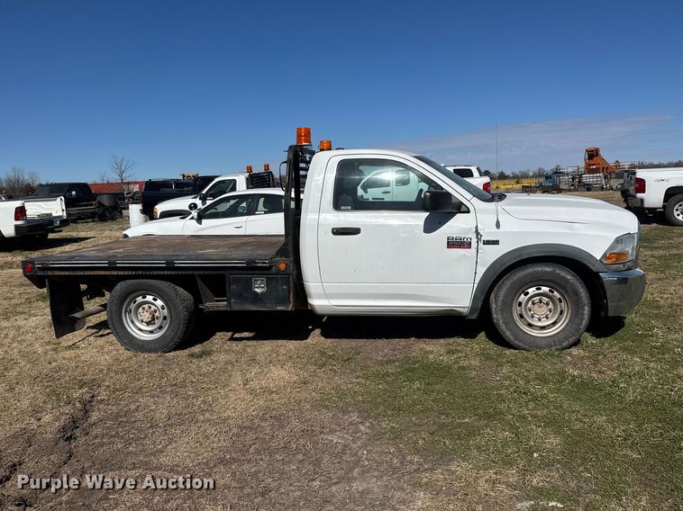 image for item ET1598 2010 Dodge RAM 2500 flatbed pickup truck