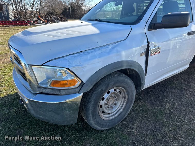 image for item ET1598 2010 Dodge RAM 2500 flatbed pickup truck