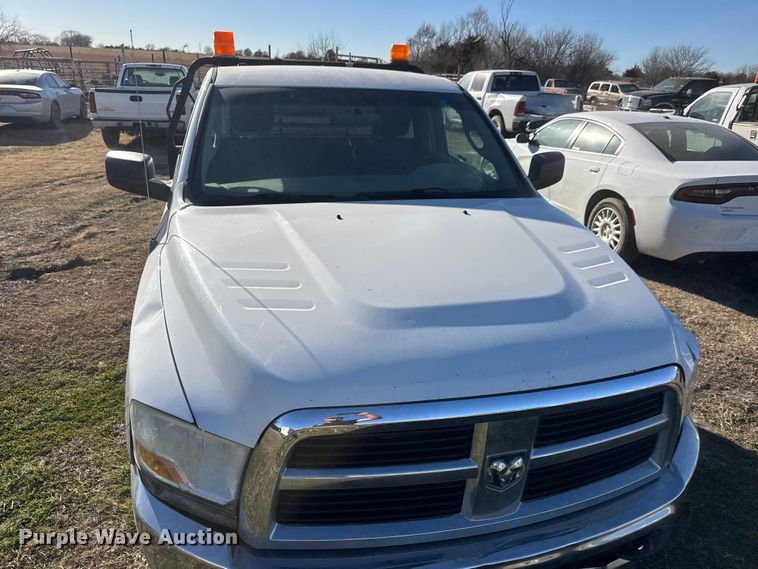 image for item ET1598 2010 Dodge RAM 2500 flatbed pickup truck