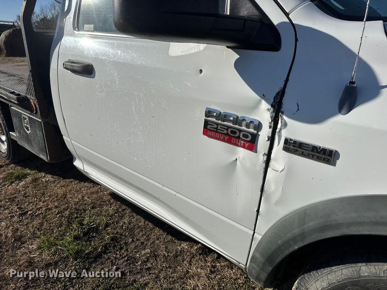 image for item ET1598 2010 Dodge RAM 2500 flatbed pickup truck