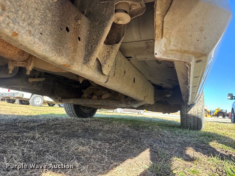 image for item ET1598 2010 Dodge RAM 2500 flatbed pickup truck