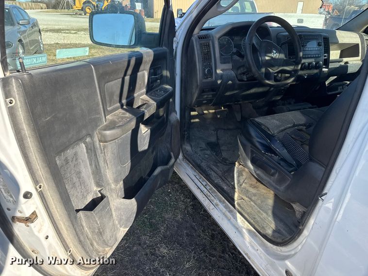 image for item ET1598 2010 Dodge RAM 2500 flatbed pickup truck