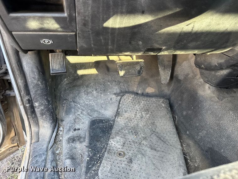 image for item ET1598 2010 Dodge RAM 2500 flatbed pickup truck