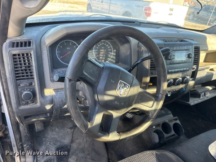 image for item ET1598 2010 Dodge RAM 2500 flatbed pickup truck