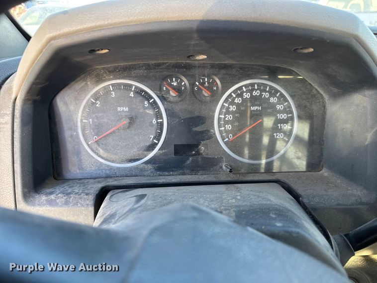 image for item ET1598 2010 Dodge RAM 2500 flatbed pickup truck