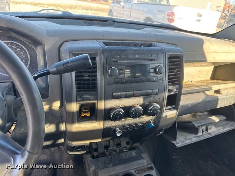 image for item ET1598 2010 Dodge RAM 2500 flatbed pickup truck