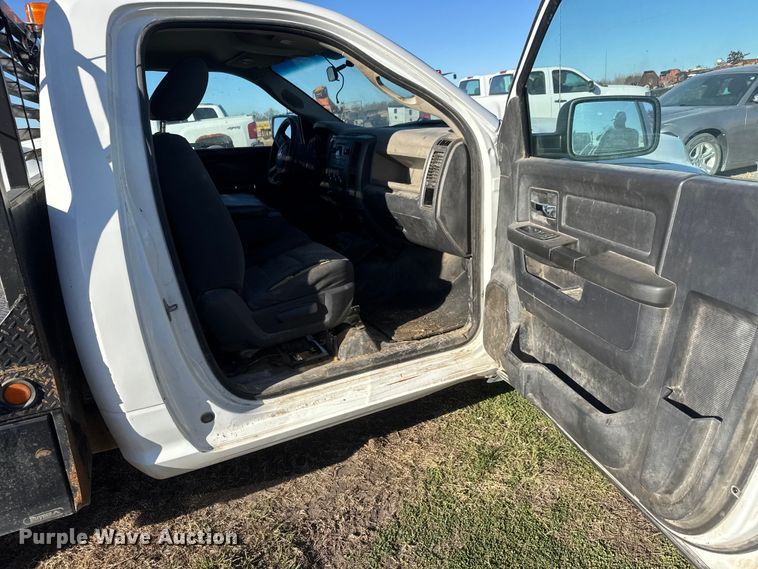 image for item ET1598 2010 Dodge RAM 2500 flatbed pickup truck