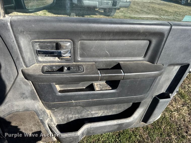 image for item ET1598 2010 Dodge RAM 2500 flatbed pickup truck