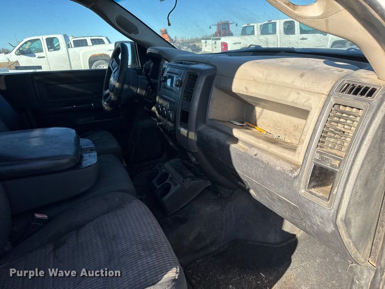 image for item ET1598 2010 Dodge RAM 2500 flatbed pickup truck