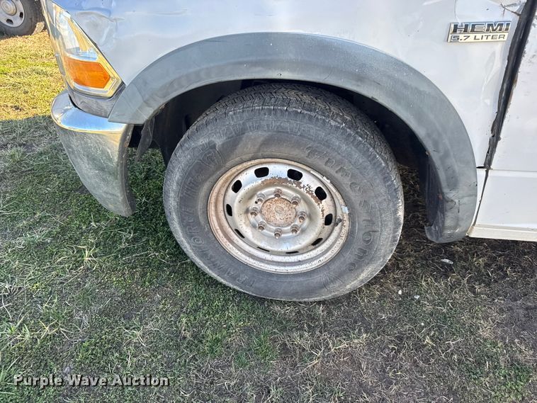 image for item ET1598 2010 Dodge RAM 2500 flatbed pickup truck