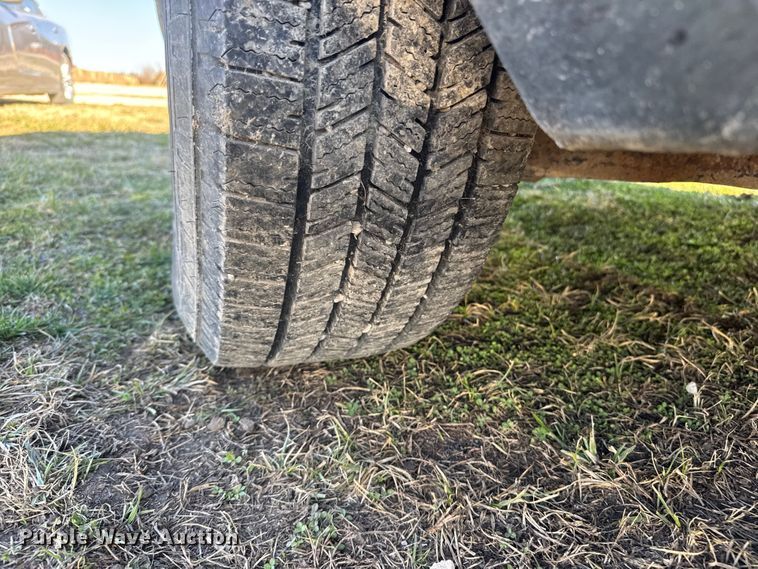 image for item ET1598 2010 Dodge RAM 2500 flatbed pickup truck