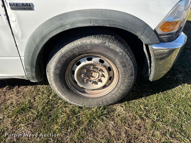 image for item ET1598 2010 Dodge RAM 2500 flatbed pickup truck